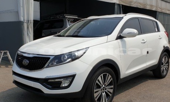 Buy Used Kia Sportage White Car in Muscat in Masqat Buy Used Kia Sportage White Car in Muscat in Masqat