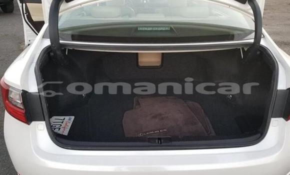 Buy Used Lexus ES 300 White Car in Muscat in Masqat Buy Used Lexus ES 300 White Car in Muscat in Masqat