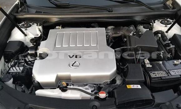 Buy Used Lexus ES 300 White Car in Muscat in Masqat Buy Used Lexus ES 300 White Car in Muscat in Masqat