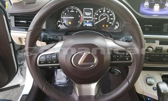 Buy Used Lexus ES 300 White Car in Muscat in Masqat Buy Used Lexus ES 300 White Car in Muscat in Masqat