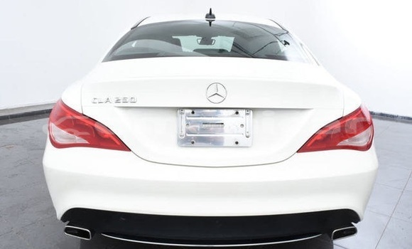 Buy Used Mercedes-Benz C–Class White Car in Muscat in Masqat Buy Used Mercedes-Benz C–Class White Car in Muscat in Masqat
