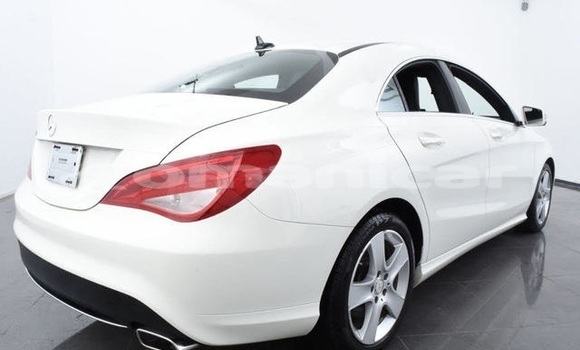 Buy Used Mercedes-Benz C–Class White Car in Muscat in Masqat Buy Used Mercedes-Benz C–Class White Car in Muscat in Masqat