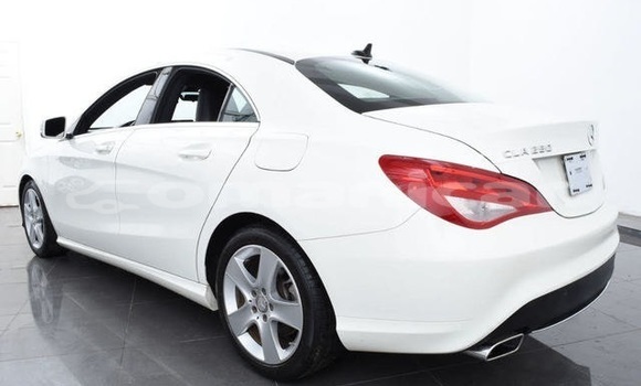 Buy Used Mercedes-Benz C–Class White Car in Muscat in Masqat Buy Used Mercedes-Benz C–Class White Car in Muscat in Masqat