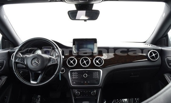 Buy Used Mercedes-Benz C–Class White Car in Muscat in Masqat Buy Used Mercedes-Benz C–Class White Car in Muscat in Masqat