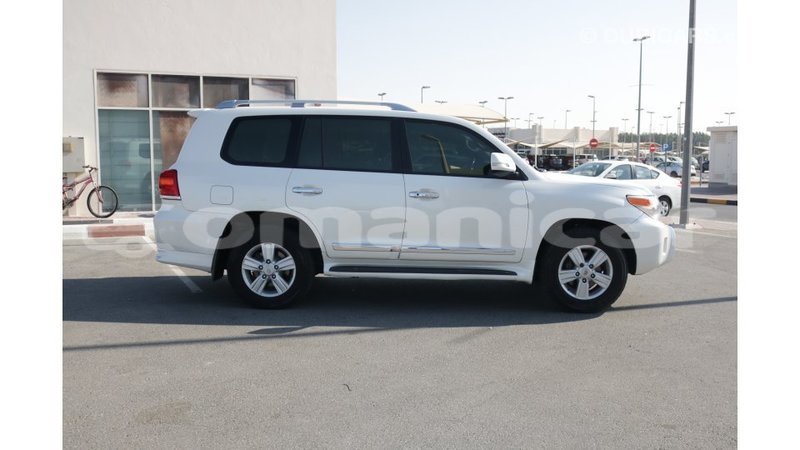 Big with watermark toyota land cruiser dhufar import dubai 2022