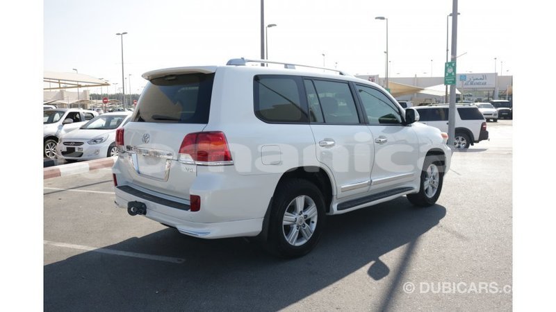 Big with watermark toyota land cruiser dhufar import dubai 2022