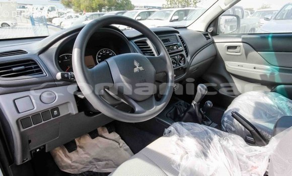 Buy Import Mitsubishi L200 White Car in Import - Dubai in Dhufar