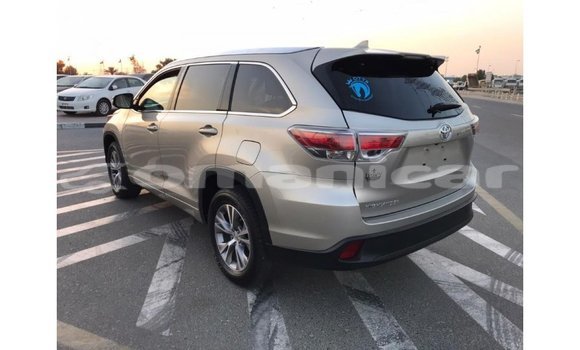Buy Import Toyota Highlander Other Car in Import - Dubai in Dhufar Buy Import Toyota Highlander Other Car in Import - Dubai in Dhufar