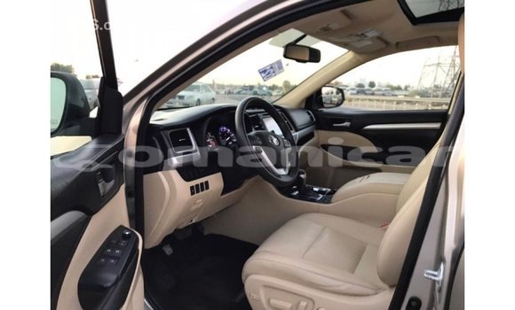 Buy Import Toyota Highlander Other Car in Import - Dubai in Dhufar Buy Import Toyota Highlander Other Car in Import - Dubai in Dhufar