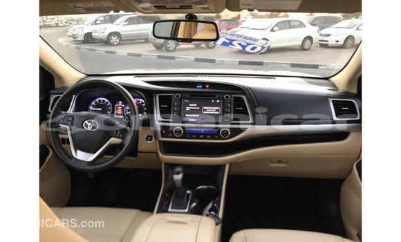 Buy Import Toyota Highlander Other Car in Import - Dubai in Dhufar Buy Import Toyota Highlander Other Car in Import - Dubai in Dhufar