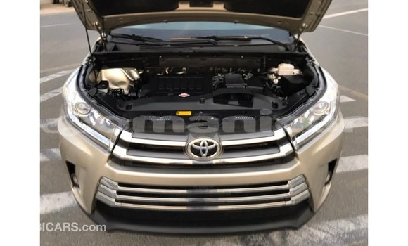 Buy Import Toyota Highlander Other Car in Import - Dubai in Dhufar Buy Import Toyota Highlander Other Car in Import - Dubai in Dhufar