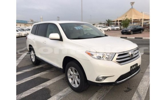Buy Import Toyota Highlander White Car in Import - Dubai in Dhufar Buy Import Toyota Highlander White Car in Import - Dubai in Dhufar