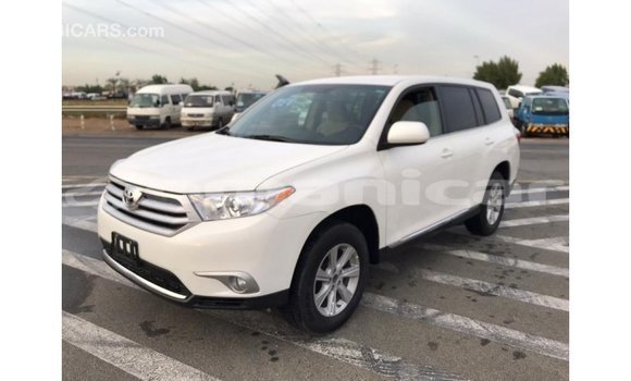 Buy Import Toyota Highlander White Car in Import - Dubai in Dhufar Buy Import Toyota Highlander White Car in Import - Dubai in Dhufar