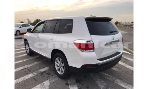 Buy Import Toyota Highlander White Car in Import - Dubai in Dhufar Buy Import Toyota Highlander White Car in Import - Dubai in Dhufar