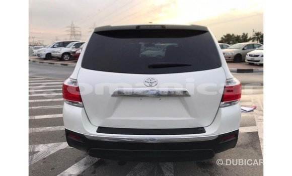 Buy Import Toyota Highlander White Car in Import - Dubai in Dhufar Buy Import Toyota Highlander White Car in Import - Dubai in Dhufar