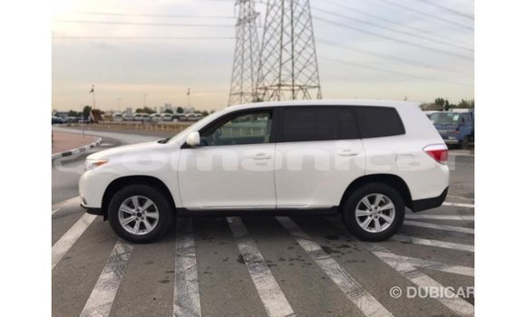 Buy Import Toyota Highlander White Car in Import - Dubai in Dhufar Buy Import Toyota Highlander White Car in Import - Dubai in Dhufar