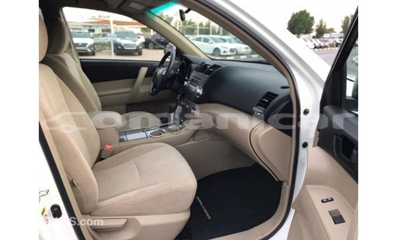 Buy Import Toyota Highlander White Car in Import - Dubai in Dhufar Buy Import Toyota Highlander White Car in Import - Dubai in Dhufar