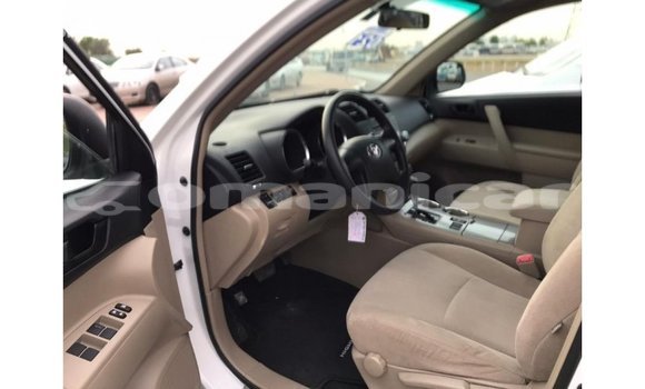 Buy Import Toyota Highlander White Car in Import - Dubai in Dhufar Buy Import Toyota Highlander White Car in Import - Dubai in Dhufar