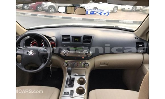 Buy Import Toyota Highlander White Car in Import - Dubai in Dhufar Buy Import Toyota Highlander White Car in Import - Dubai in Dhufar