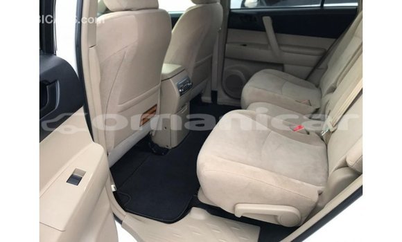 Buy Import Toyota Highlander White Car in Import - Dubai in Dhufar Buy Import Toyota Highlander White Car in Import - Dubai in Dhufar