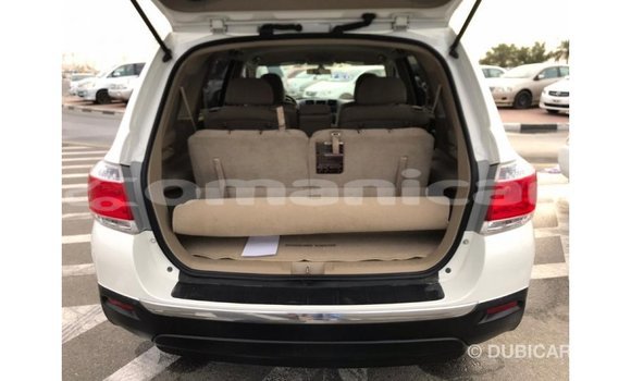 Buy Import Toyota Highlander White Car in Import - Dubai in Dhufar Buy Import Toyota Highlander White Car in Import - Dubai in Dhufar