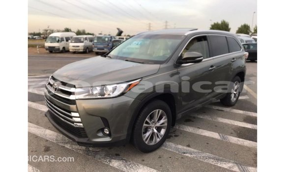 Buy Import Toyota Highlander Other Car in Import - Dubai in Dhufar Buy Import Toyota Highlander Other Car in Import - Dubai in Dhufar