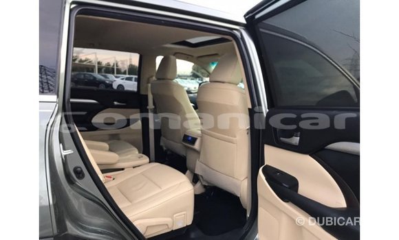 Buy Import Toyota Highlander Other Car in Import - Dubai in Dhufar Buy Import Toyota Highlander Other Car in Import - Dubai in Dhufar