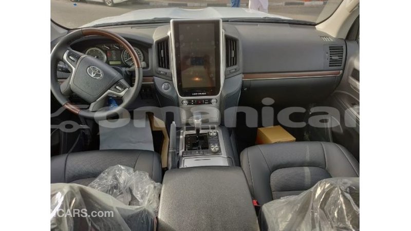 Big with watermark toyota land cruiser dhufar import dubai 2041