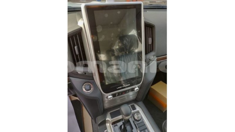 Big with watermark toyota land cruiser dhufar import dubai 2041