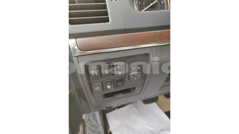 Big with watermark toyota land cruiser dhufar import dubai 2041