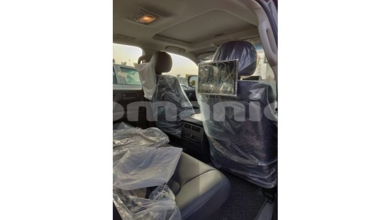 Big with watermark toyota land cruiser dhufar import dubai 2041