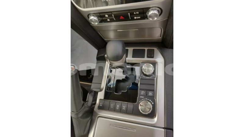 Big with watermark toyota land cruiser dhufar import dubai 2041