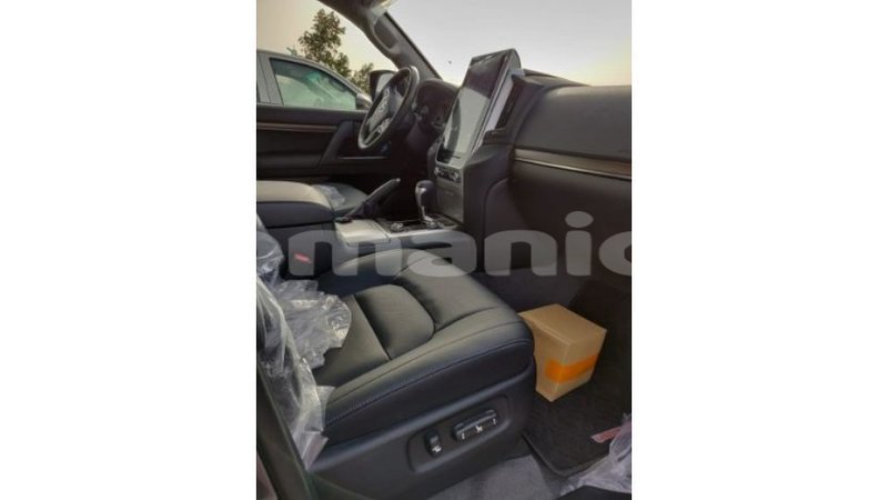 Big with watermark toyota land cruiser dhufar import dubai 2041