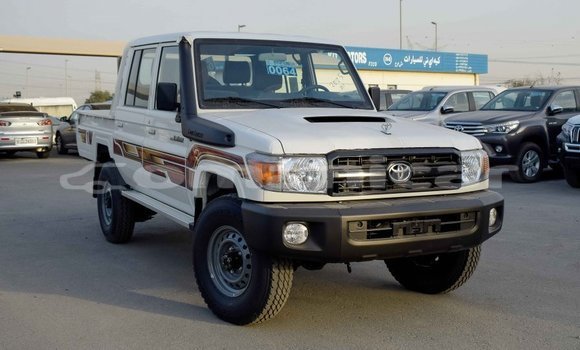 Buy Import Toyota Land Cruiser White Car in Import - Dubai in Dhufar Buy Import Toyota Land Cruiser White Car in Import - Dubai in Dhufar