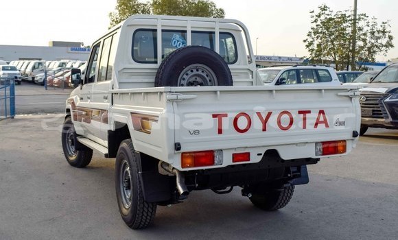 Buy Import Toyota Land Cruiser White Car in Import - Dubai in Dhufar Buy Import Toyota Land Cruiser White Car in Import - Dubai in Dhufar