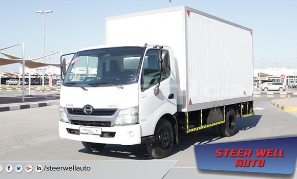 Buy Import Hino 300 Series White Truck in Import - Dubai in Dhufar