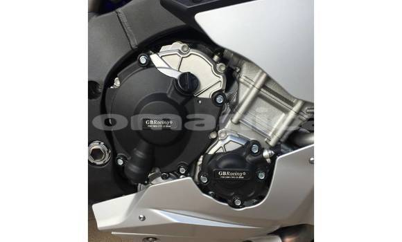 Buy Used Yamaha R1 Blue Bike in Muscat in Masqat Buy Used Yamaha R1 Blue Bike in Muscat in Masqat