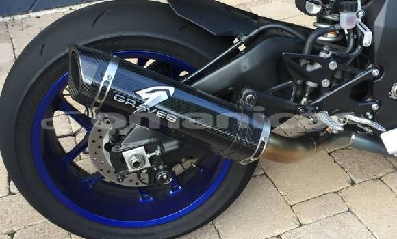 Buy Used Yamaha R1 Blue Bike in Muscat in Masqat Buy Used Yamaha R1 Blue Bike in Muscat in Masqat