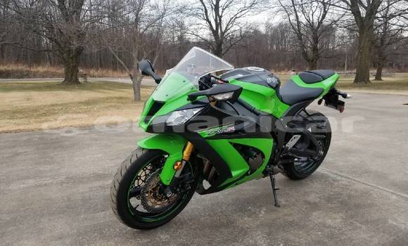 Buy Used Kawasaki Ninja ZX-10R Green Bike in Muscat in Masqat Buy Used Kawasaki Ninja ZX-10R Green Bike in Muscat in Masqat