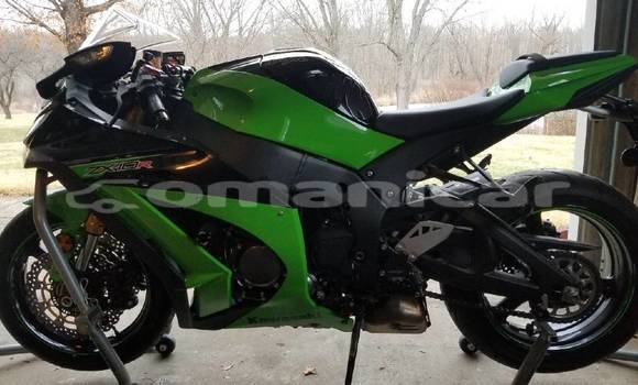Buy Used Kawasaki Ninja ZX-10R Green Bike in Muscat in Masqat Buy Used Kawasaki Ninja ZX-10R Green Bike in Muscat in Masqat