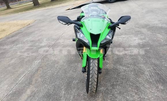 Buy Used Kawasaki Ninja ZX-10R Green Bike in Muscat in Masqat Buy Used Kawasaki Ninja ZX-10R Green Bike in Muscat in Masqat