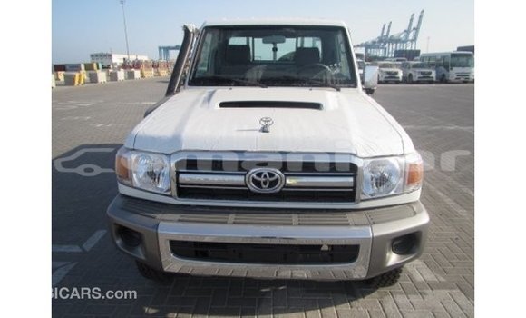 Buy Import Toyota Land Cruiser White Car in Import - Dubai in Dhufar Buy Import Toyota Land Cruiser White Car in Import - Dubai in Dhufar