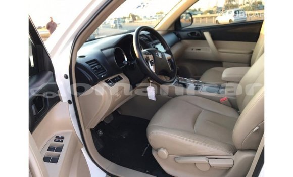 Buy Import Toyota Highlander White Car in Import - Dubai in Dhufar Buy Import Toyota Highlander White Car in Import - Dubai in Dhufar