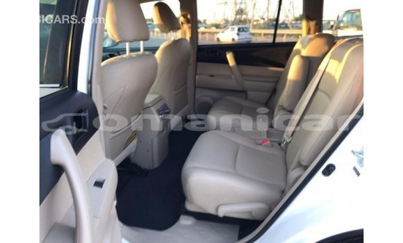 Buy Import Toyota Highlander White Car in Import - Dubai in Dhufar Buy Import Toyota Highlander White Car in Import - Dubai in Dhufar