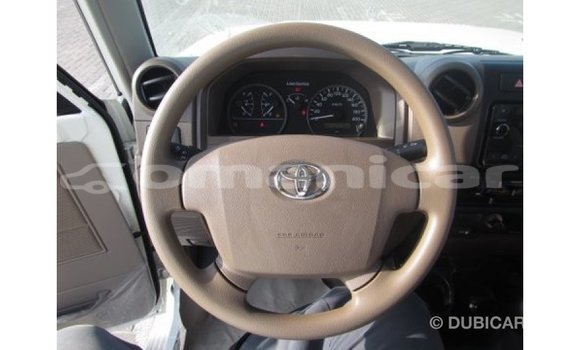 Buy Import Toyota Land Cruiser White Car in Import - Dubai in Dhufar Buy Import Toyota Land Cruiser White Car in Import - Dubai in Dhufar