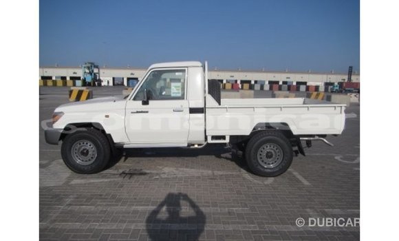 Buy Import Toyota Land Cruiser White Car in Import - Dubai in Dhufar Buy Import Toyota Land Cruiser White Car in Import - Dubai in Dhufar