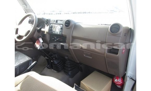 Buy Import Toyota Land Cruiser White Car in Import - Dubai in Dhufar Buy Import Toyota Land Cruiser White Car in Import - Dubai in Dhufar