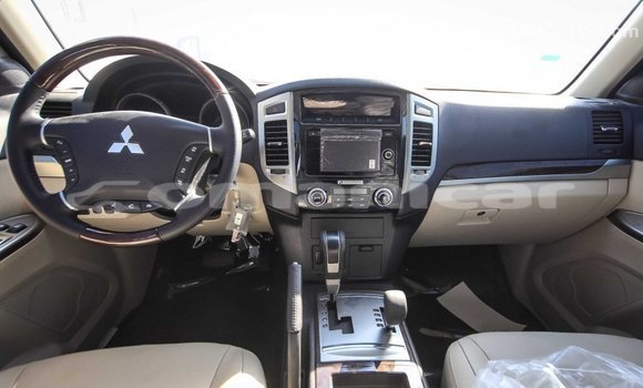 Buy Import Mitsubishi Pajero White Car in Import - Dubai in Dhufar Buy Import Mitsubishi Pajero White Car in Import - Dubai in Dhufar