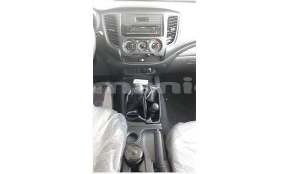 Buy Import Mitsubishi L200 White Car in Import - Dubai in Dhufar