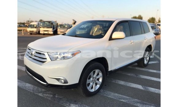 Buy Import Toyota Highlander White Car in Import - Dubai in Dhufar Buy Import Toyota Highlander White Car in Import - Dubai in Dhufar